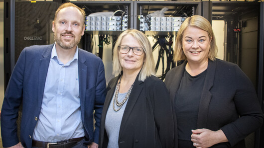The image shows professor Ole-Christoffer Granmo, rector Sunniva Whittaker og and marketing director of Sparebanken Sør Eva Kvelland.